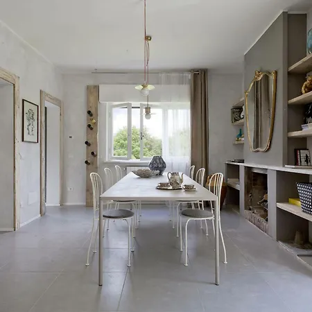 De Hura Apartment *